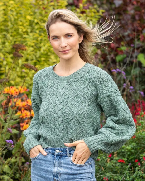 Cable Knit Cropped Crew Neck Sweater Apple