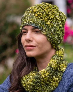 Handmade in Ireland - Supersoft hat with snood set - Green