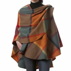 100% Lambwool Cape Col: 639